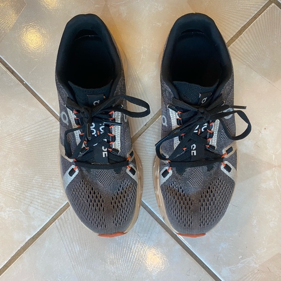 On Running Women’s Athletic Shoes with Red/Orange Accents - Picture 2 of 11